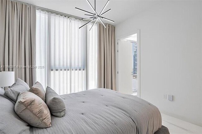 Building Photo - 300 Biscayne Blvd Way