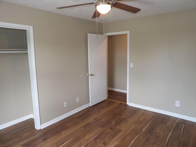 Building Photo - 468 Schenkel Ln