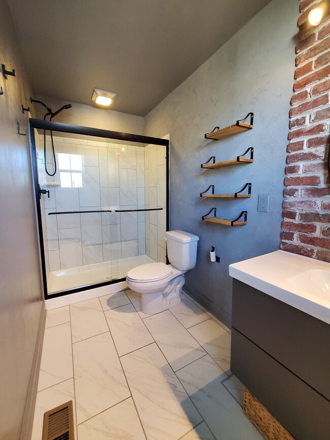 Building Photo - 160 Hamilton Ave NW