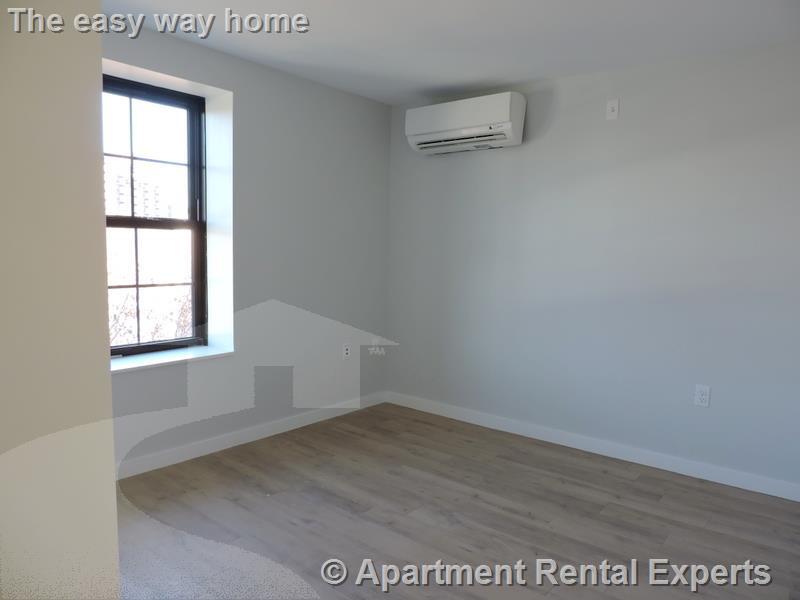 Building Photo - 10 Soden St