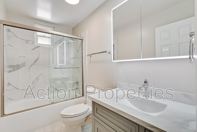 Building Photo - 3806 Century Dr