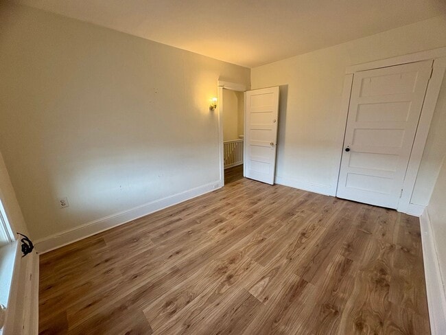 Building Photo - 3 Bedroom 1 Bathroom in Lancaster City!