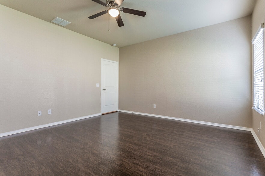 Building Photo - 802 Lee Trevino