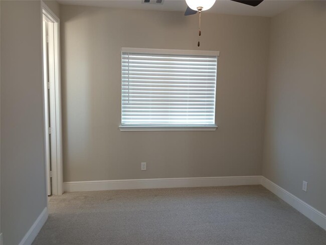 Building Photo - 3611 Somerset York Ln