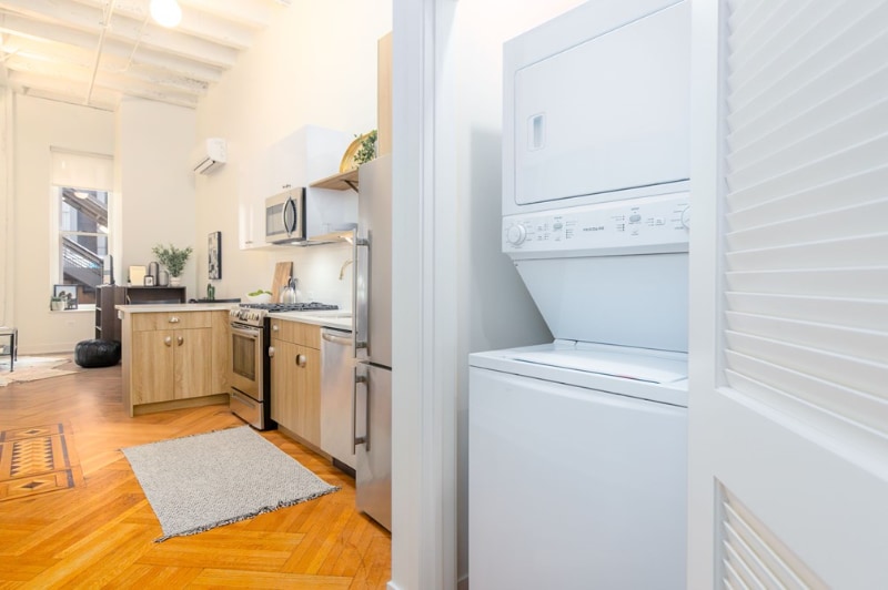 Building Photo - 25 E Adams St