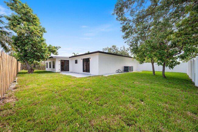 Building Photo - 8201 NW 67th Ave