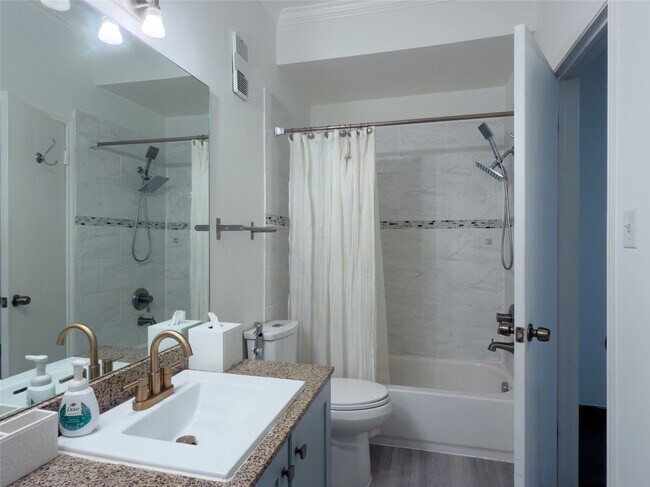 Building Photo - 6500 Harbor Town Dr