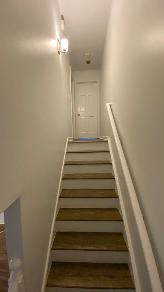 Up Stairwell - 6025 Sand Wedge Cir NW