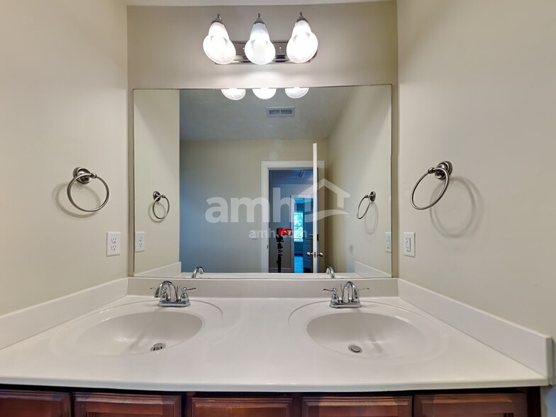 Building Photo - 6947 Calderwood Dr