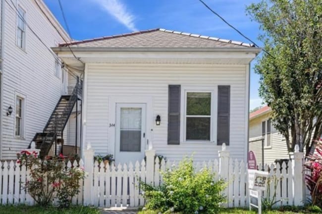 Primary Photo - 344 Angela St