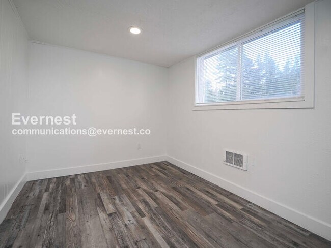 Building Photo - 43406 SE N Bend Way