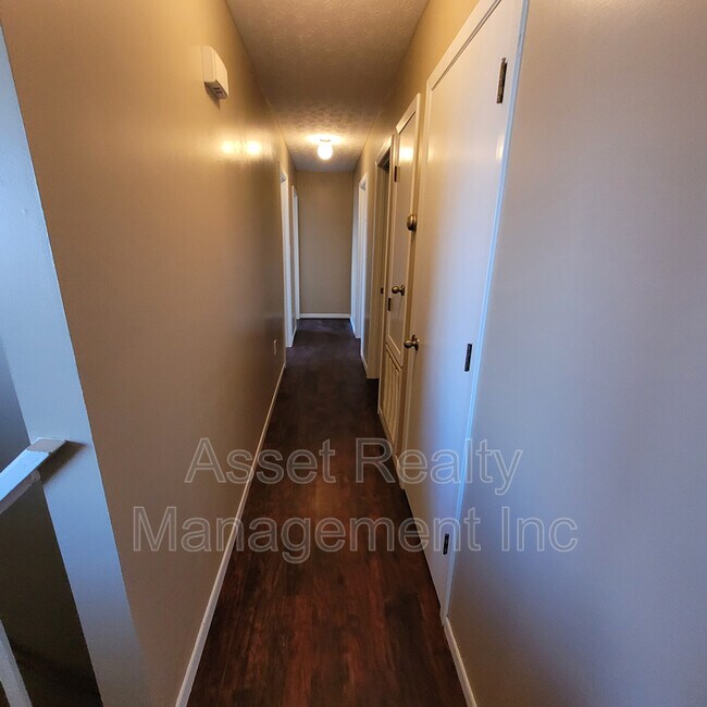 Building Photo - 1685 Meadow Spring Dr