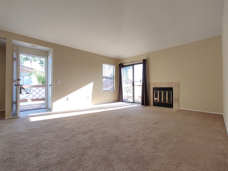 living room, to private balcony - 9428 Twin Trails Dr