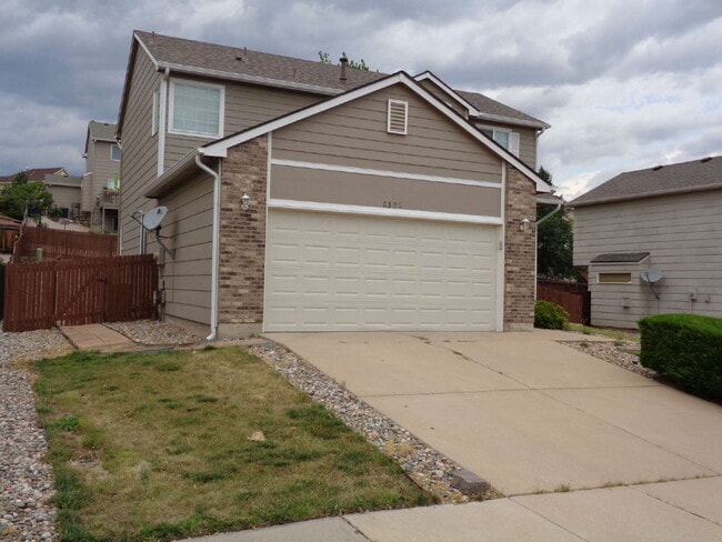 Building Photo - Super location close to shopping, schools,...