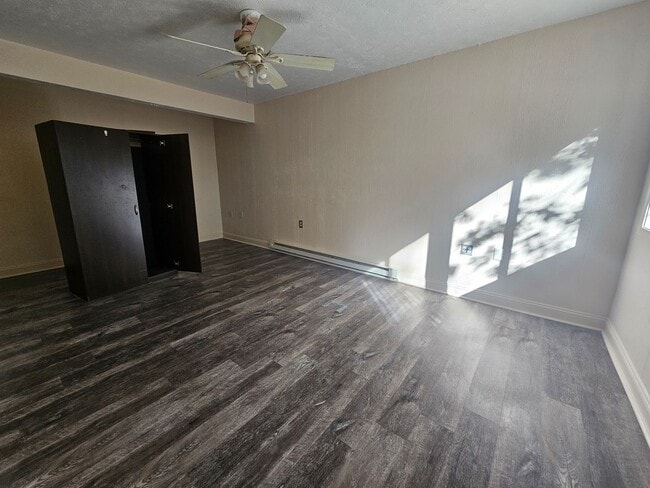 Building Photo - 4790 Sunnybrook Rd
