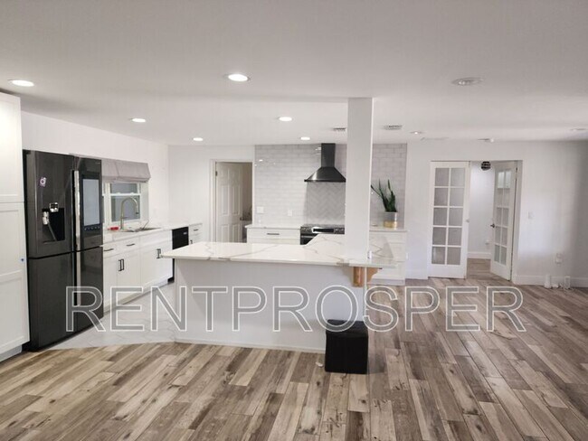 Building Photo - 1130 W Lake Brantley Rd