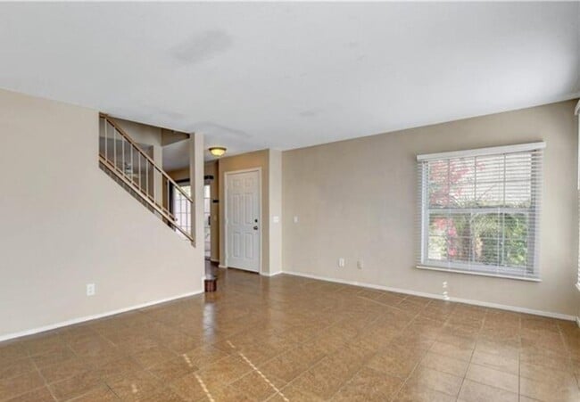 Building Photo - LIMITED TIME ONLY! $500 OFF SECOND MONTHS RENT! Inviting home with open layout in a prime Northwe...