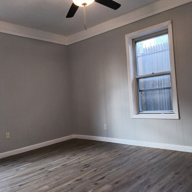 Building Photo - 212-218-218 Lowell St