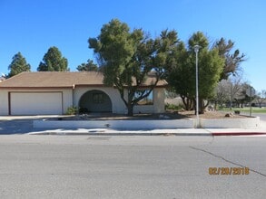 Building Photo - 4 bed, 2 bath, 2 car garage . Boulder City RV parking