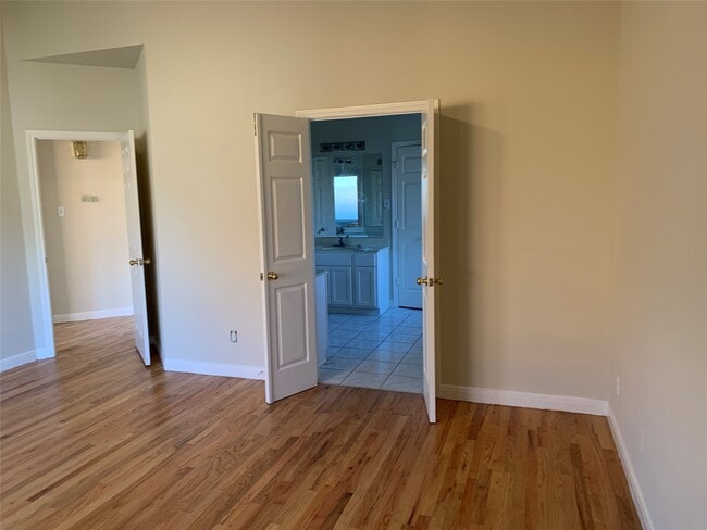 Building Photo - 12203 Meadow Ln Ct