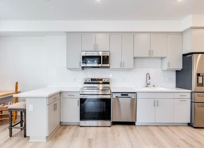Building Photo - 2 Bedroom 2 Full Bath Condo with Stunning Views and Energy Savings