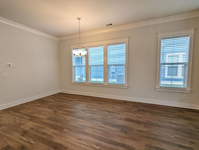 Building Photo - Beautiful 4 Bedroom Home Located on John's...
