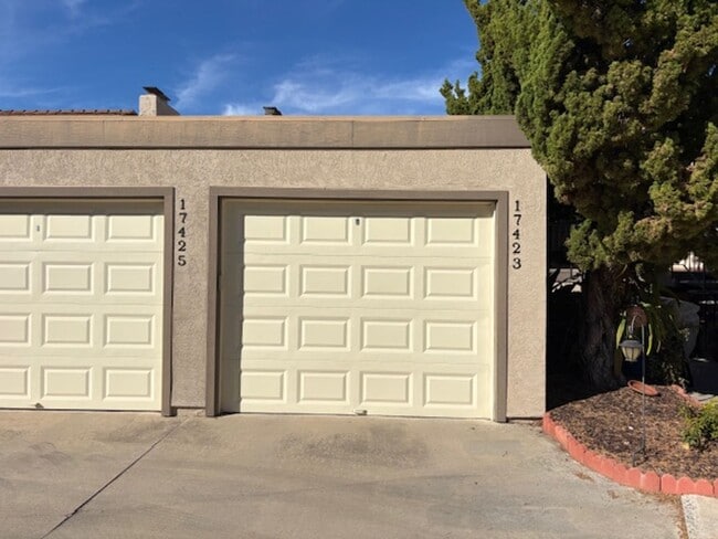 Building Photo - Remodeled Oaks North View Condo