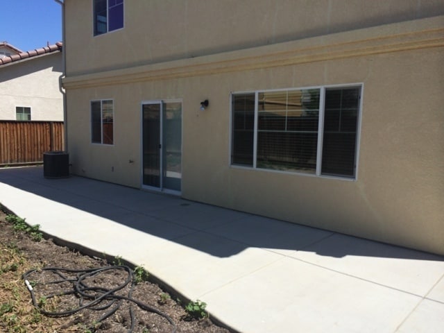 Building Photo - 2328 S Fallbrook Dr