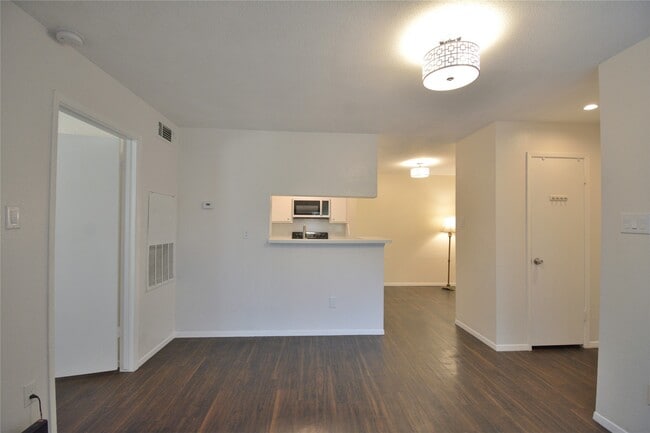 Building Photo - 18800 Egret Bay Blvd