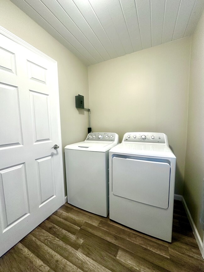 Building Photo - 801 E Moore St