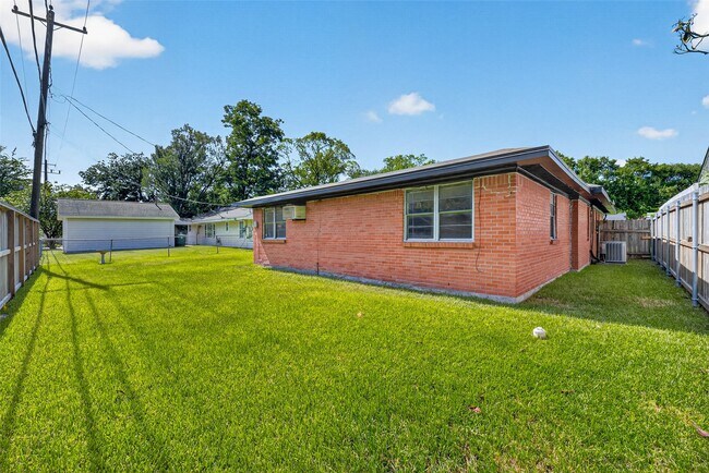 Building Photo - 6131 Birdwood Rd