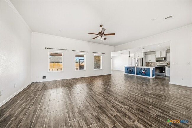 Building Photo - 5301 Primavera Ln