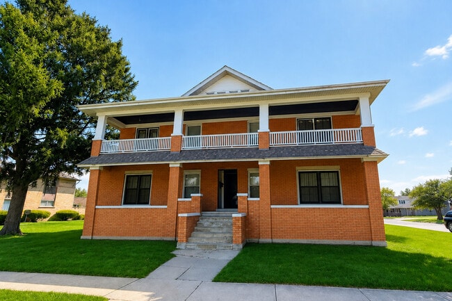 Building Photo - 494 S Chicago Ave