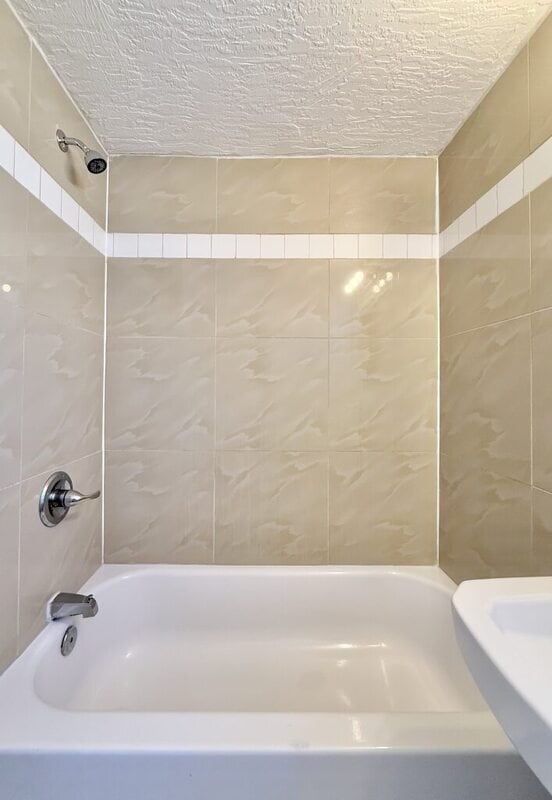 Building Photo - 551 N Ridgewood Ave