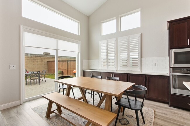 Building Photo - Springlake 3 Bedroom 3 Bathroom House