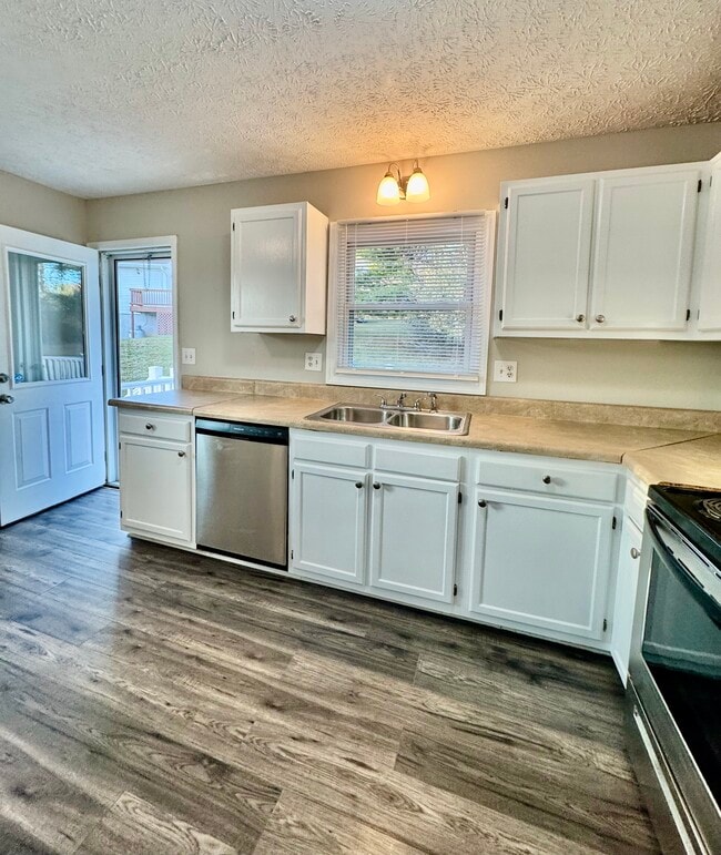 Building Photo - 875 Cambria St NW