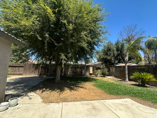 Building Photo - 4204 Serene Oak Dr