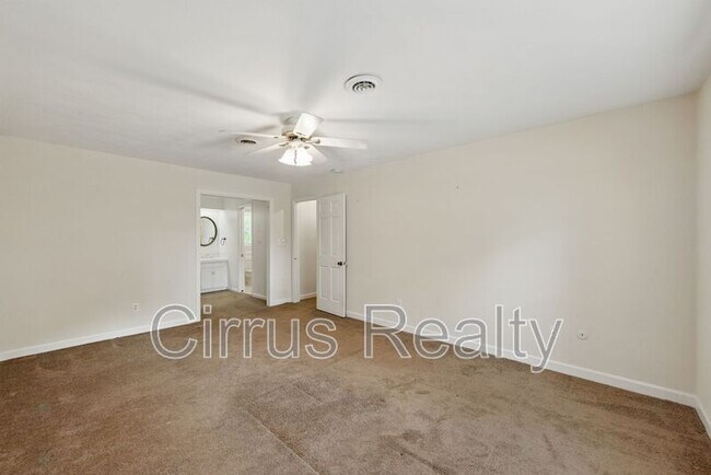 Building Photo - 156 Circle Ct
