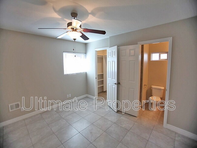 Building Photo - 1003 W Howe St