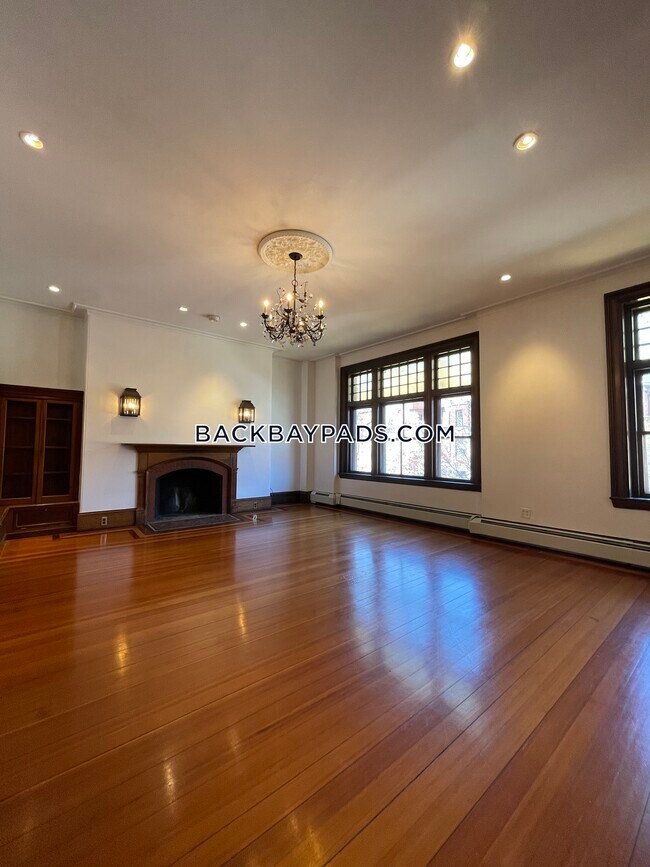 Building Photo - 370 Marlborough St