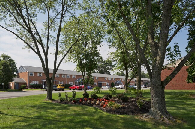 Building Photo - 2nd Floor: Discover private, elevated views and quiet surroundings in this sunny 1-bedroom apartm...