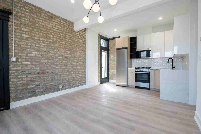 Building Photo - 1039 W Byron St