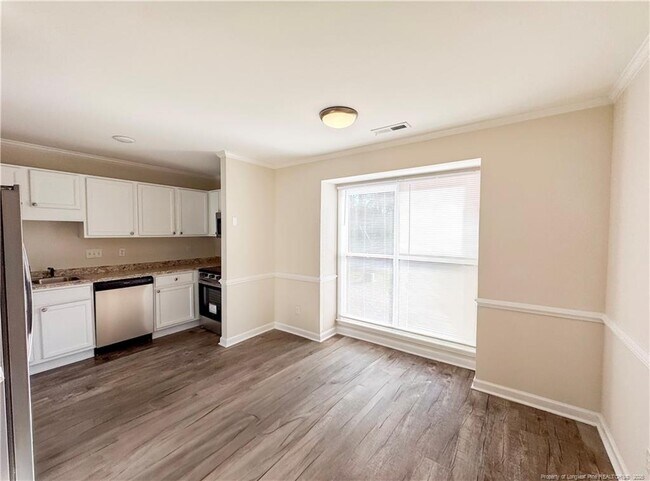 Building Photo - 499 Coronation Dr