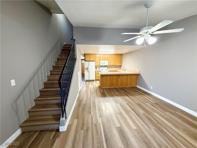 Building Photo - 452 Comstock Ave