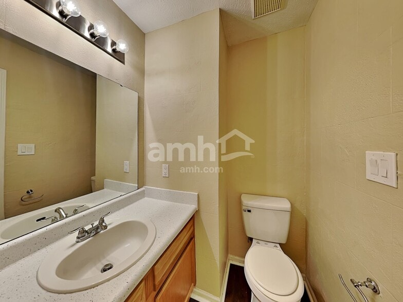 Building Photo - 10094 Plantana Blvd