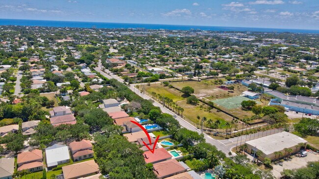 Building Photo - 1050 Delray Lakes Dr