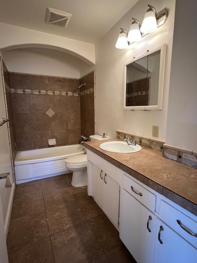 Building Photo - Alfreda Duplex