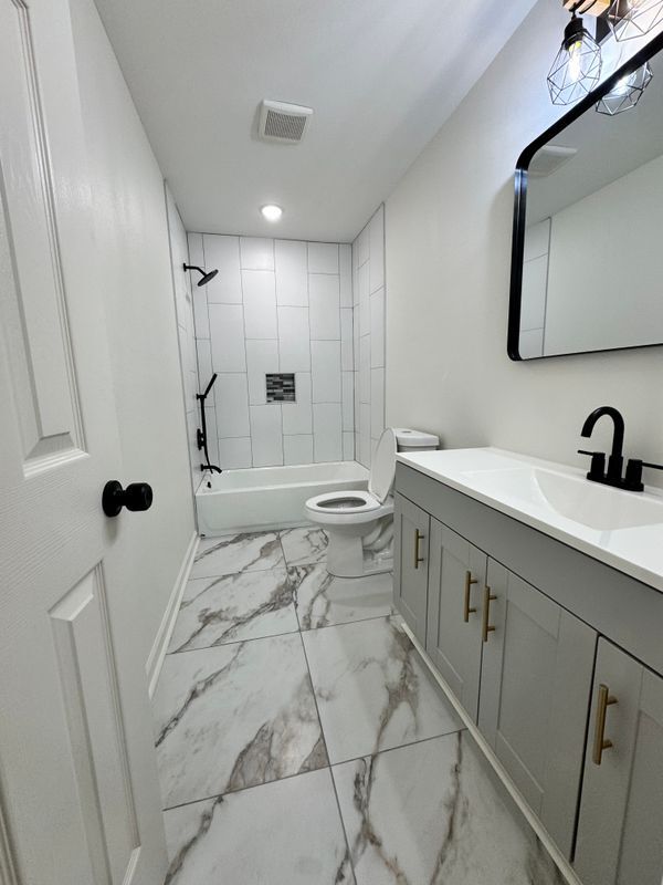 Building Photo - 1835 General Cleburne Ave