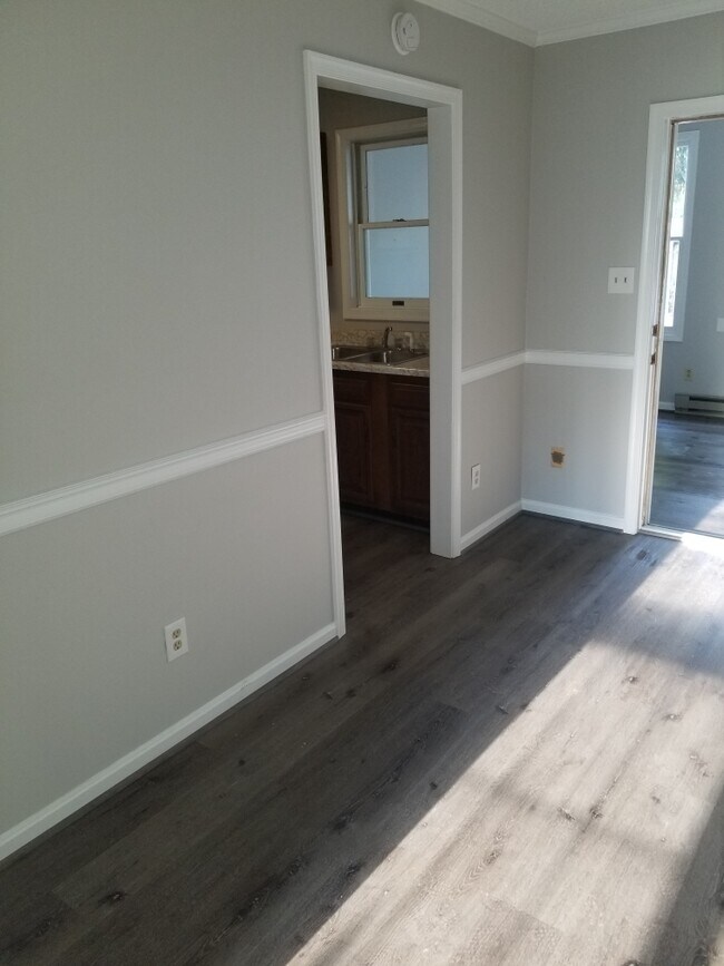 Building Photo - 42 Koncer Dr