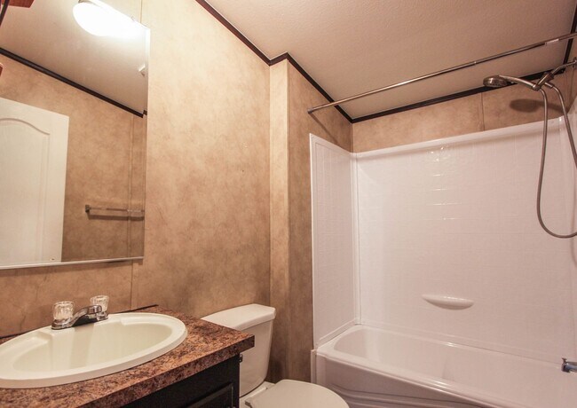 Building Photo - 3 bedroom 2 Bathroom - Horse Property